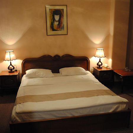 Hotel Sympatia Tbilisi Bagian luar foto