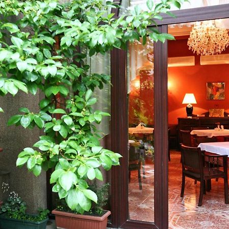 Hotel Sympatia Tbilisi Bagian luar foto