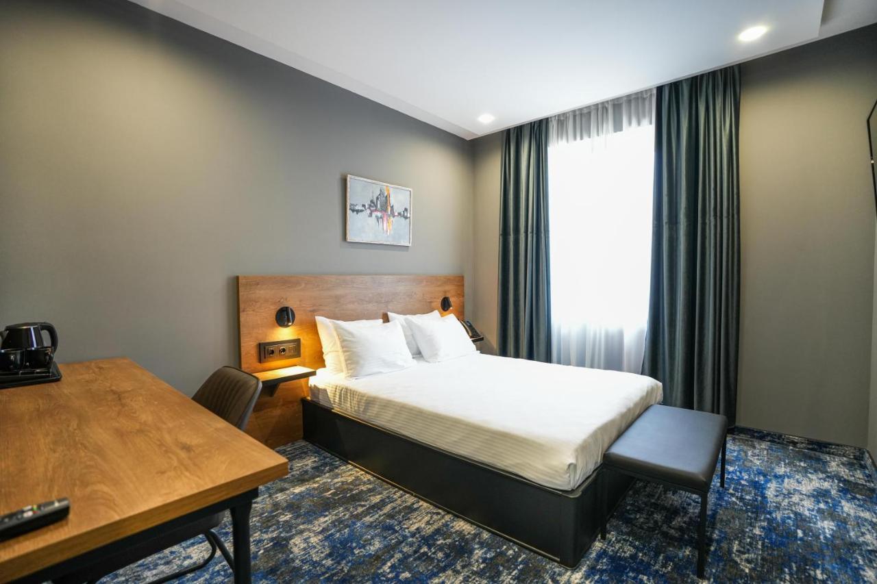 Hotel Sympatia Tbilisi Bagian luar foto