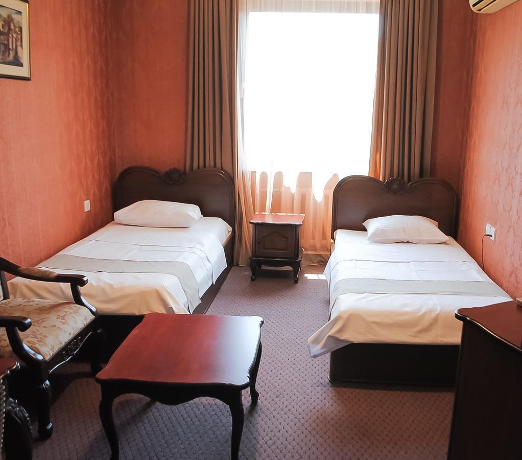 Hotel Sympatia Tbilisi Bagian luar foto
