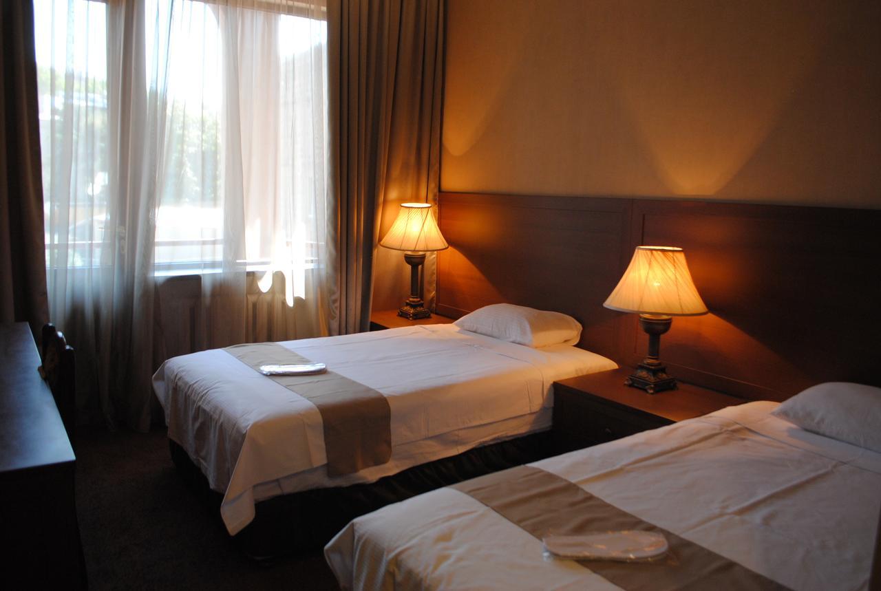 Hotel Sympatia Tbilisi Bagian luar foto