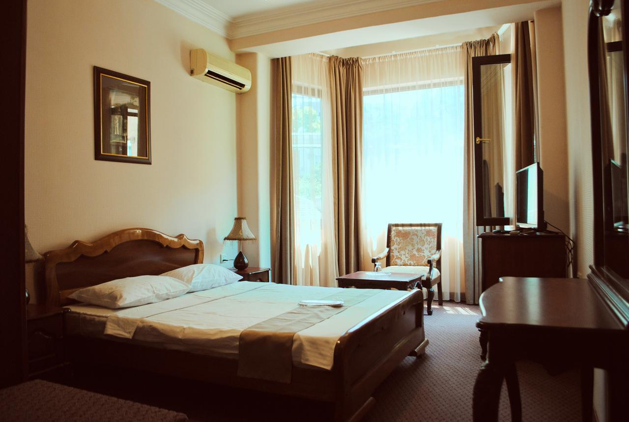 Hotel Sympatia Tbilisi Bagian luar foto