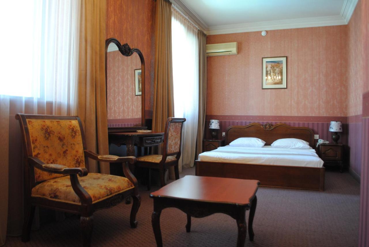 Hotel Sympatia Tbilisi Bagian luar foto