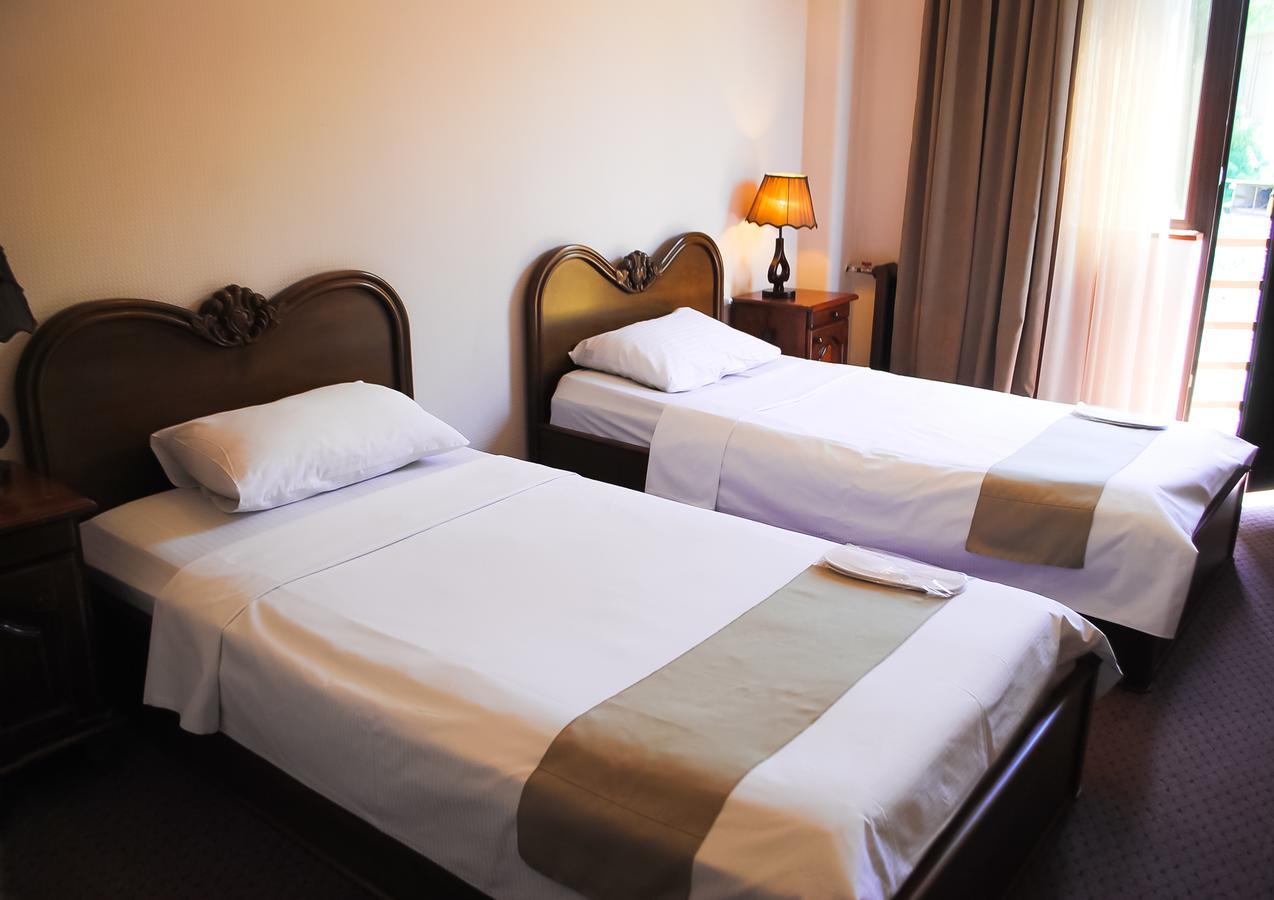 Hotel Sympatia Tbilisi Bagian luar foto