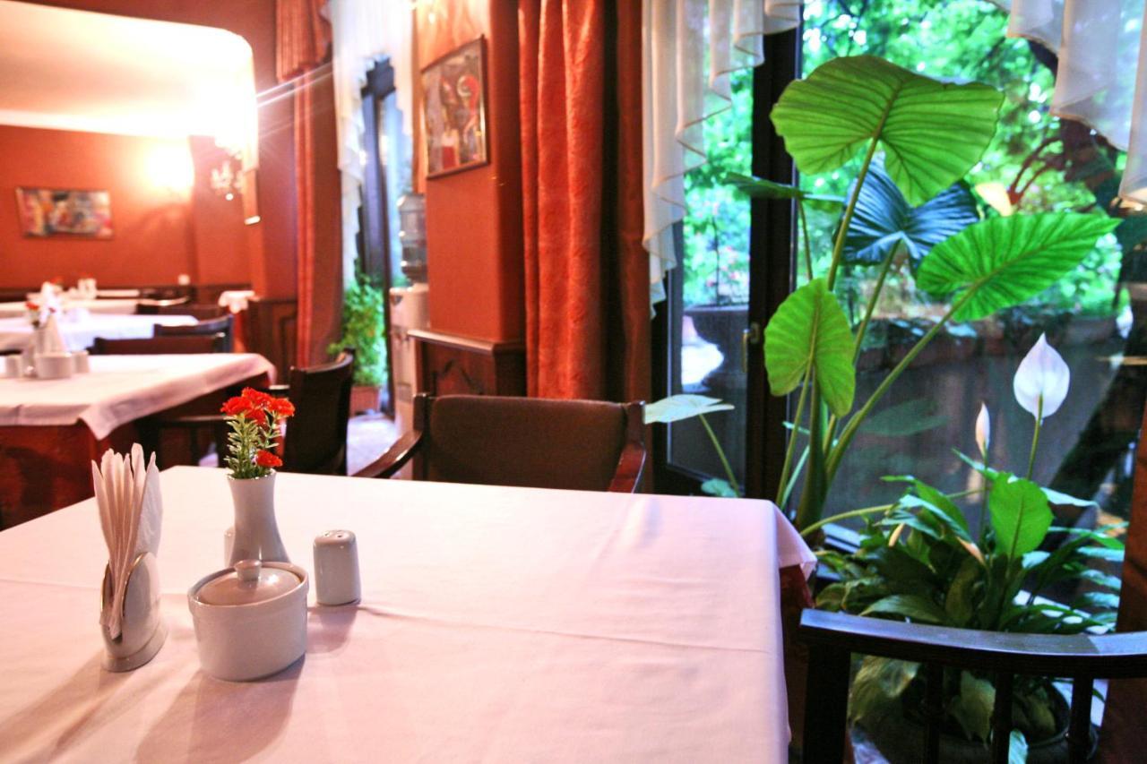 Hotel Sympatia Tbilisi Bagian luar foto
